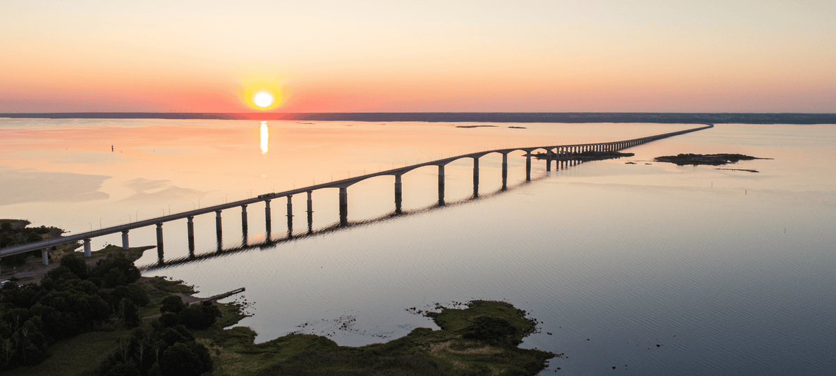 Ölandsbron i solnedgång