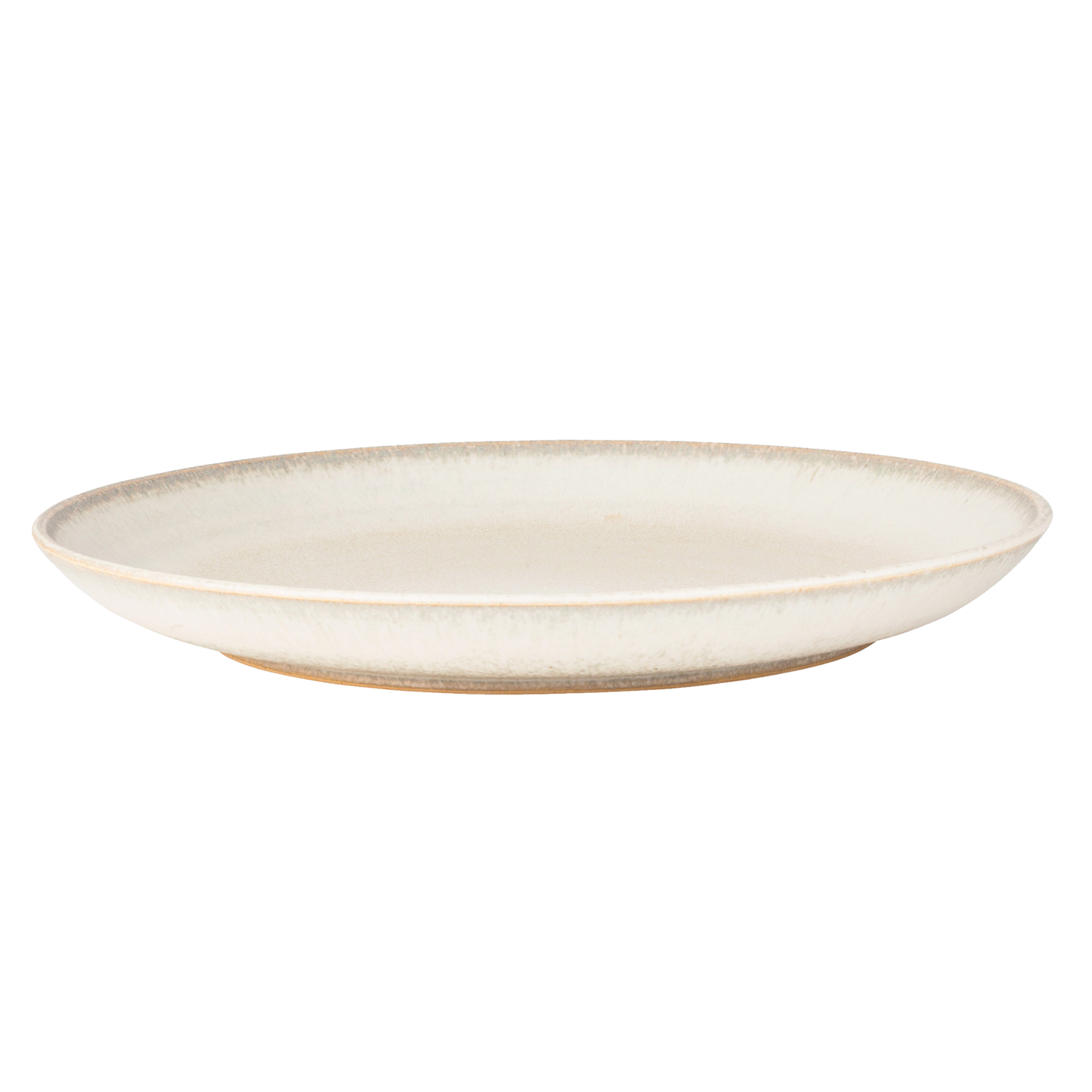 Handgjord tallrik i stengods ur Lantliv-serien från Paradisverkstaden. Havrefärgad keramik med mjuk form, diameter 27 cm.